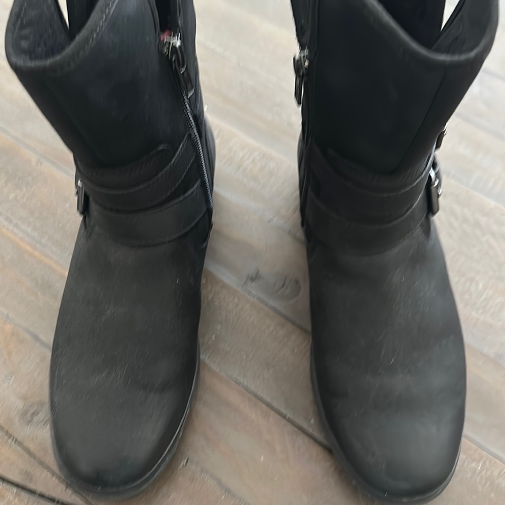 UGG Lorna Mid Calf waterproof boots